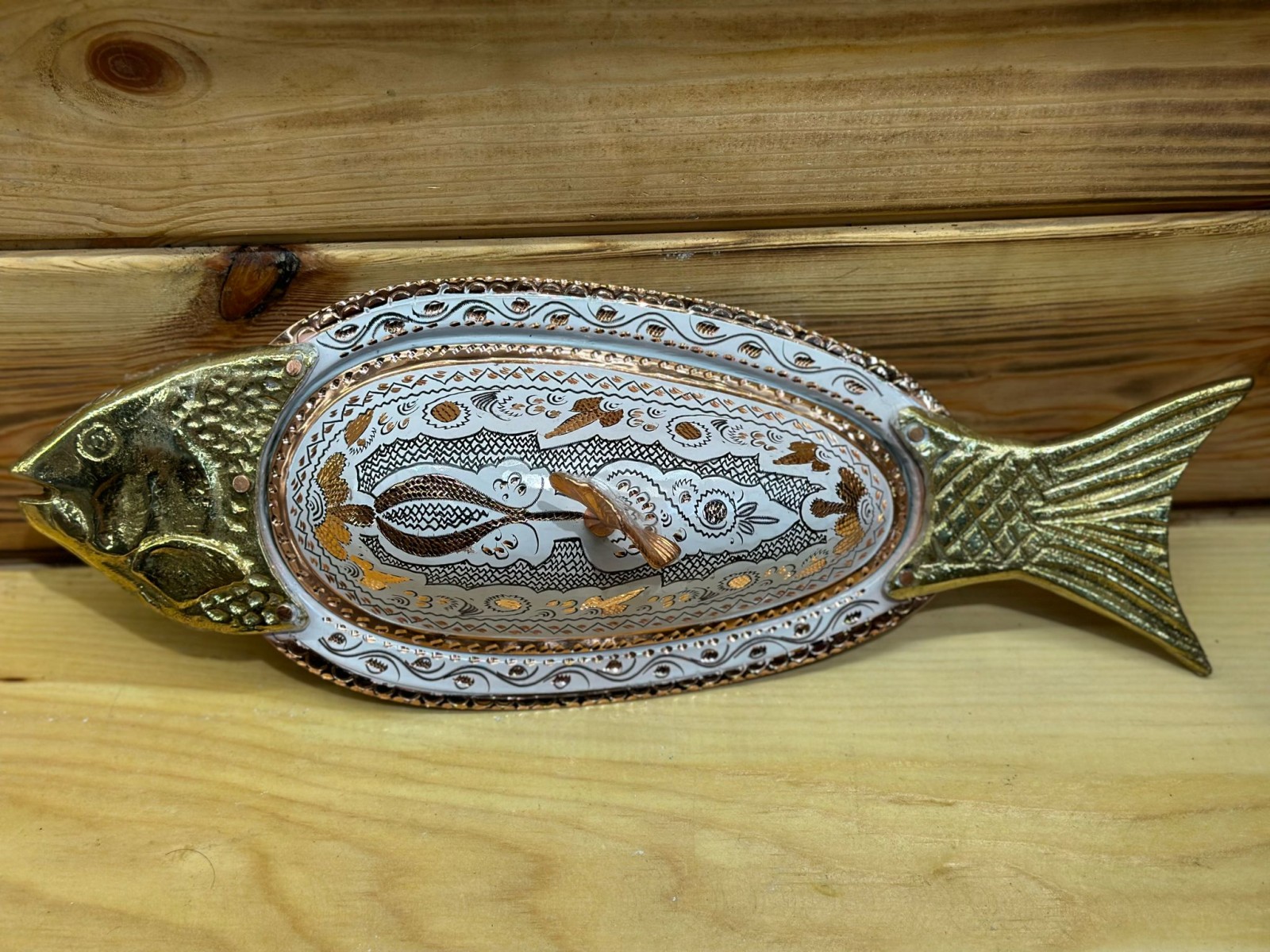 BAKIR BALIK SUNUMLUK EL İŞLEMESİ BEYAZ BALIK 40 CM HAZNE 20 CM