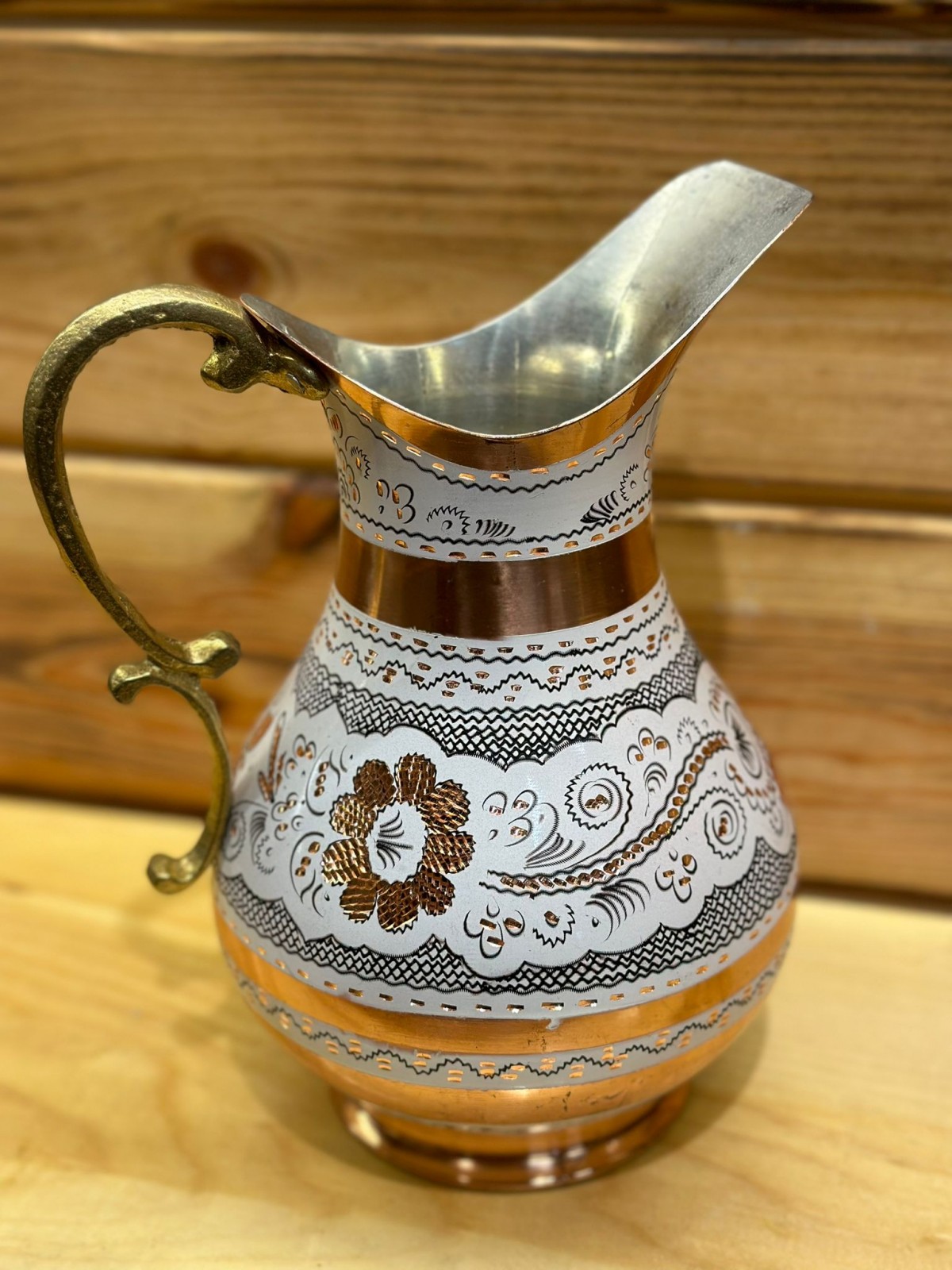 BAKIR  SÜRAHİ EL İŞLEMESİ BEYAZ