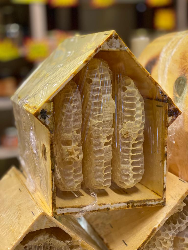 KARAKOVAN PETEKLİ ÇİÇEK BALI 2.5 KG KARAKOVAN PETEKLİ ÇİÇEK BALI 2.5 KG