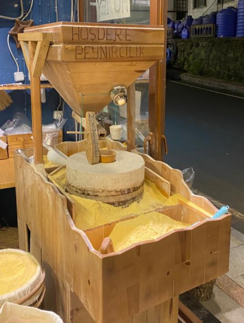 TAŞ DEĞİRMENDE ÖĞÜTÜLMÜŞ MISIR UNU (YERLİ MISIR) 25 KG TAŞ DEĞİRMENDE ÖĞÜTÜLMÜŞ MISIR UNU (YERLİ MISIR) 25 KG